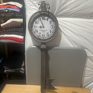 Vintage-Style Wall Clock with Key Design